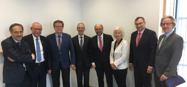 Foto BAGFW: Verteter der Spitzenverbände der Freien Wohlfahrtspflege im Gespräch mit dem SPD-Vorsitzenden und Kanzlerkandidaten Martin Schulz Foto:Die Spitzenverbände der Freien Wohlfahrtspflege. Haben sich am 13. mit dem SPD-Vorsitzenden und Kanzlerkandidaten Martin Schulz zu einem Meinungsaustausch getroffen.
