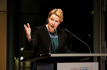 Foto BAGFW, Dirk Hasskarl: Bundesfamilienministerin Dr. Franziska Giffey