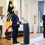 Bundespräsident würdigt die Wohlfahrtsmarken in Anwesenheit von Bundesfinanzminister Lars Klingbeil und BAGFW-Präsident Achim Meyer auf der Heyde
