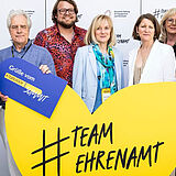 Foto (v. l. n. r.): Susanne Rindt (AWO), Rainer Hub (Diakonie Deutschland), Henning Baden (DSEE), Elke Ronneberger (Vorsitzende der BAGFW-Sozialkommission I und Sozialvorständin der Diakonie Deutschland) mit Dr. Dörte Dinger, Staatssekretärin und Chefin des Bundespräsidialamtes, sowie Dr. Claudia Peters (DRK) und Karin Vorhoff (Caritas Deutschland).