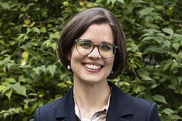 Das Foto zeigt  Arianna Santagati-Dzikunu aus der BAGFW-Geschäftsstelle.