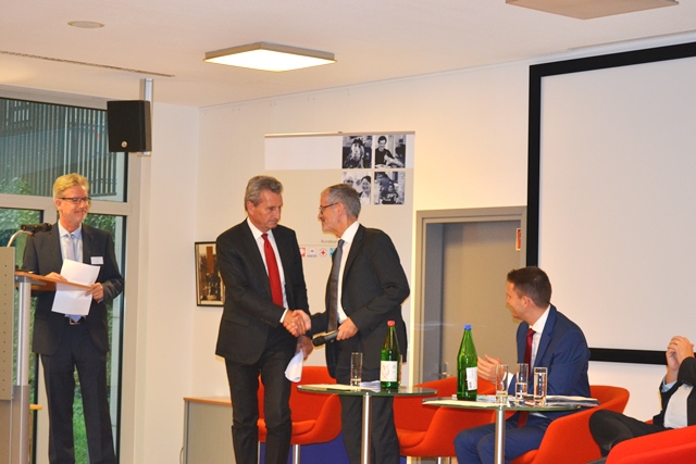 Foto BAGFW: EU-Haushaltskommissar Günther Oettinger und Dr. Peter Neher, BAGFW-Präsident